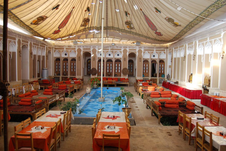 رستوران و هتل آنتیک ملک التجار یزد