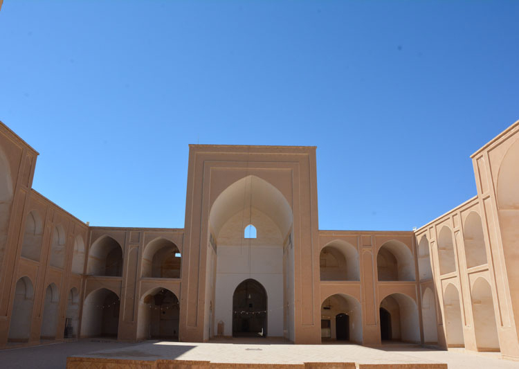 سردر ورودی مسجد جامع ابرکوه