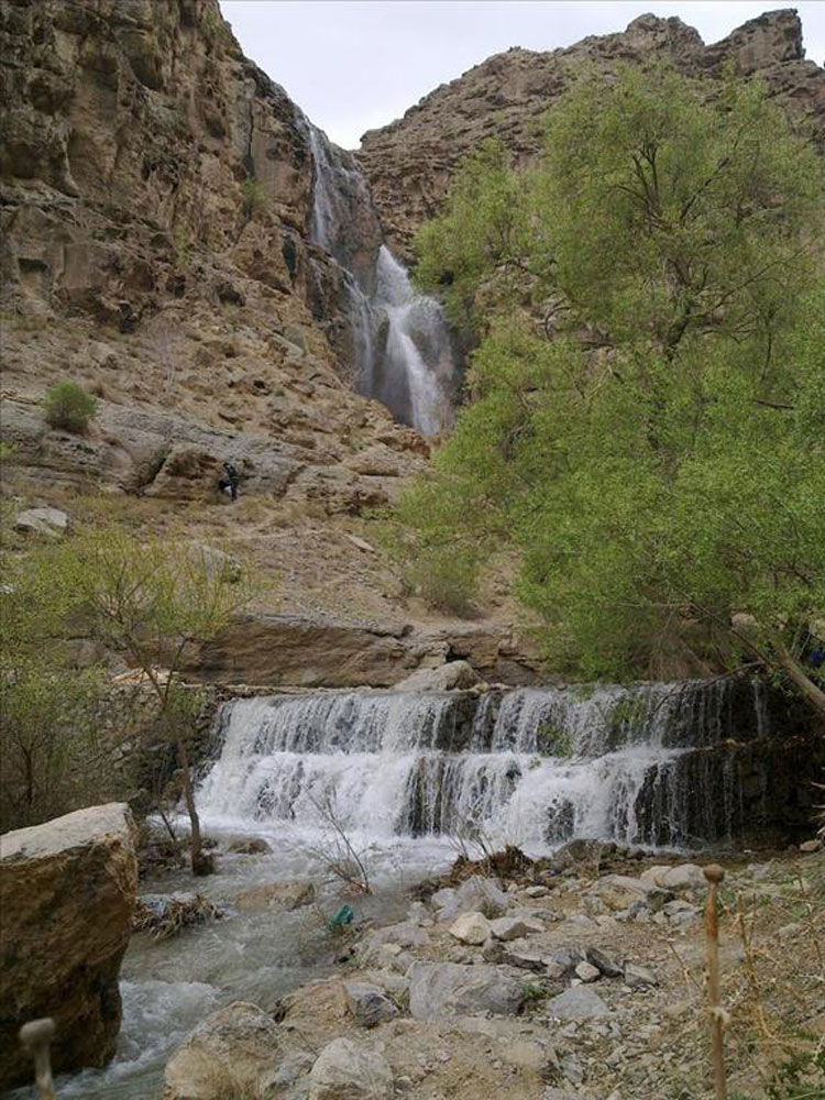 آبشار فصلی دره گاهان تفت
