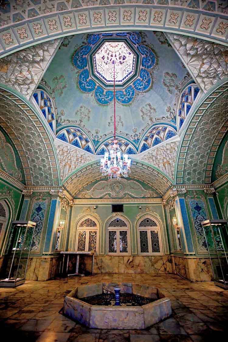 حوضخانه موزه آیینه و روشنایی یزد (قصر آینه)