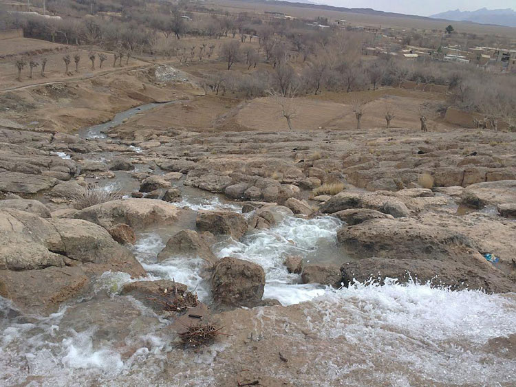 منطقه ییلاقی چشمه و آبشار غربالبیز مهریز