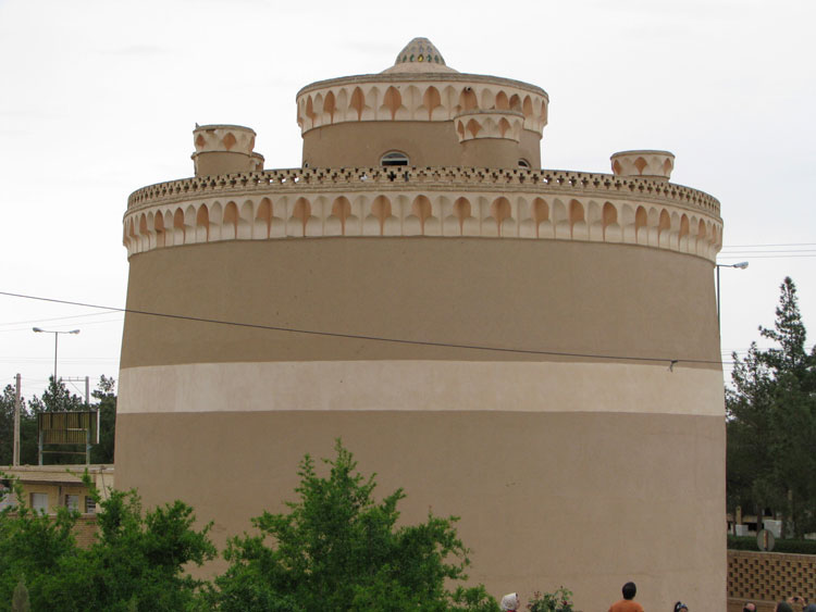 برج کبوترخانه میبد