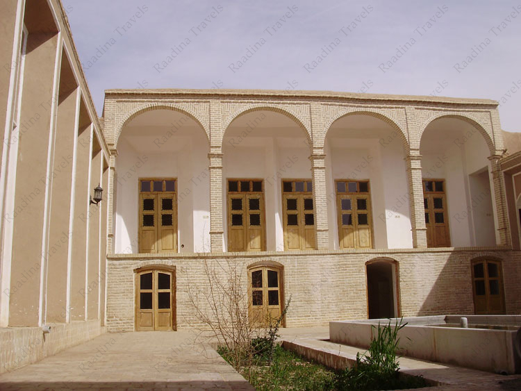 حیاط خانه های تاریخی یزد