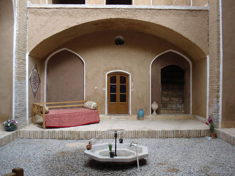 هتل سنتی خالو میرزا عقدا