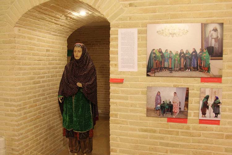 پوشش زنان زرتشتی موزه مارکار یزد