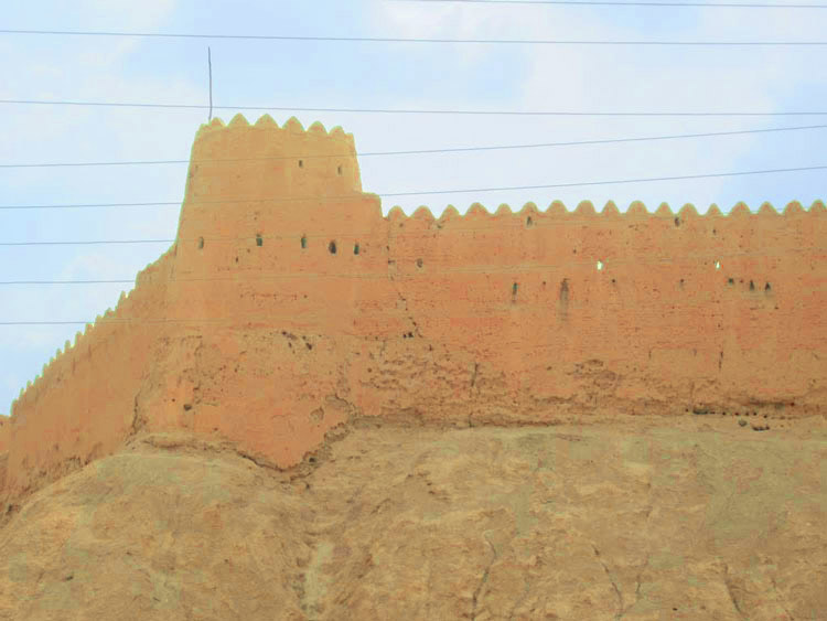 برج خشتی قلعه مروست
