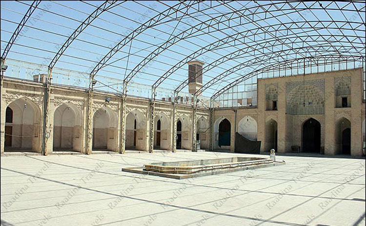 صحن مسجد ملا اسماعیل یزد