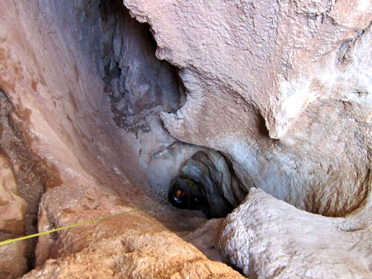 Pashoom Cave