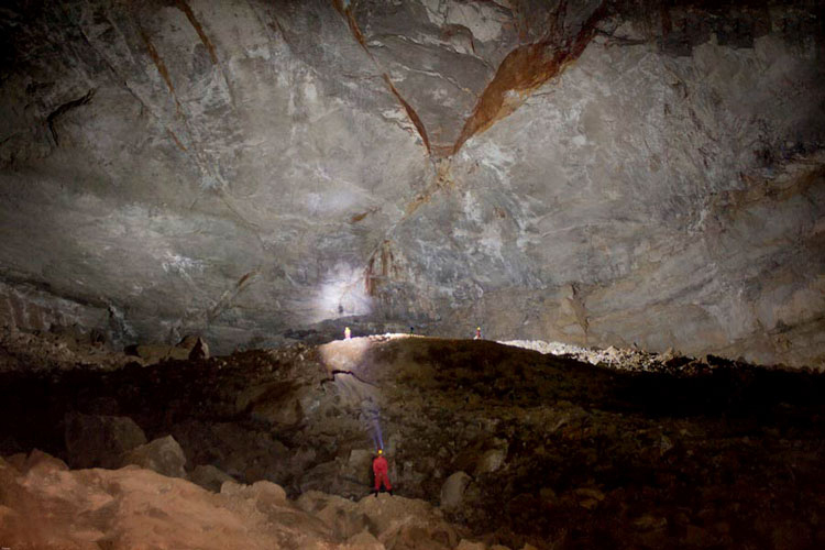 Pashoom Cave