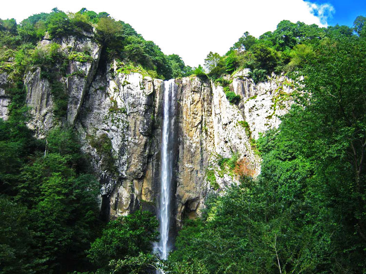Laton Waterfall, the Highest Waterfall in North