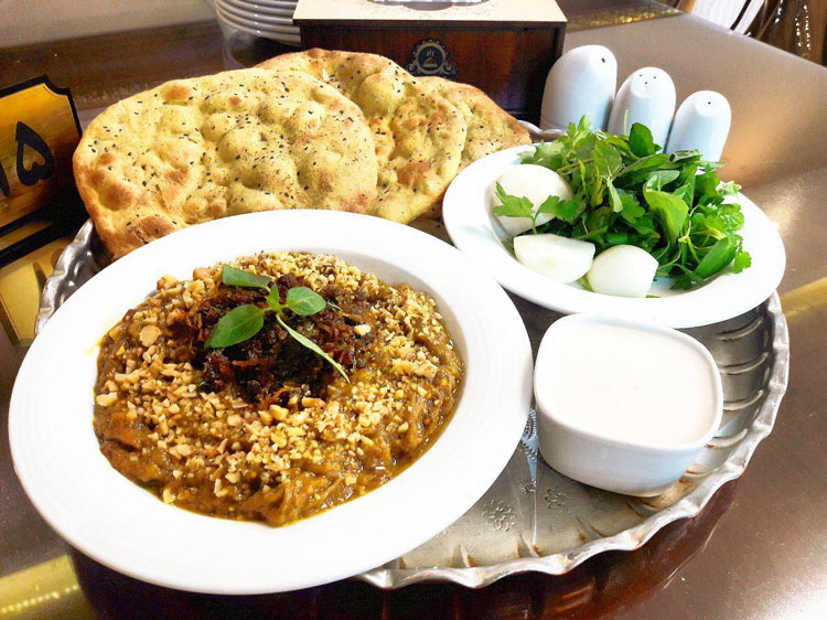 رستوران طلایی سادات اخوی
